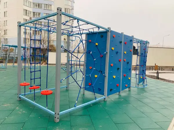 Дитячі спортивні майданчики
